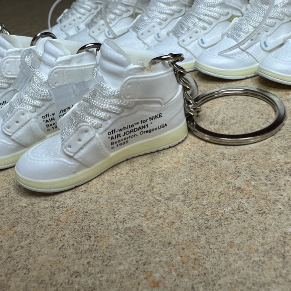 PACK OF 12 PVC Keychains!!! - Picture 3 of 3